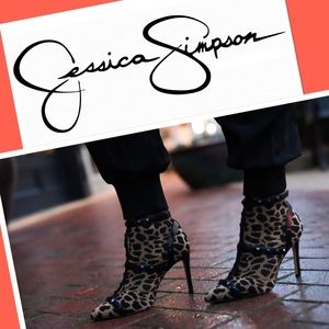 JESSICA SIMPSON “LUZITA ANKLE BOOTIE”